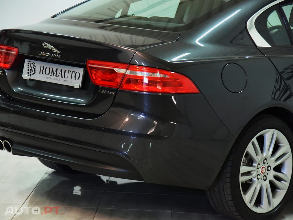 Jaguar XE 2.0 D Portfolio Aut.