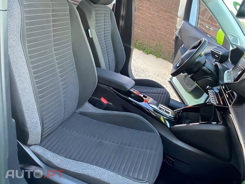 Peugeot E-2008 50 kWh Style