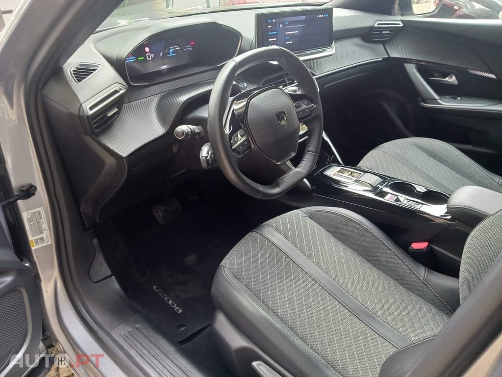Peugeot E-2008 50 kWh Allure Pack