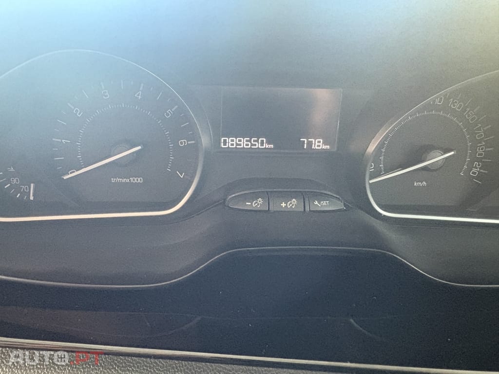 Peugeot 208 1.2 PureTech Signature