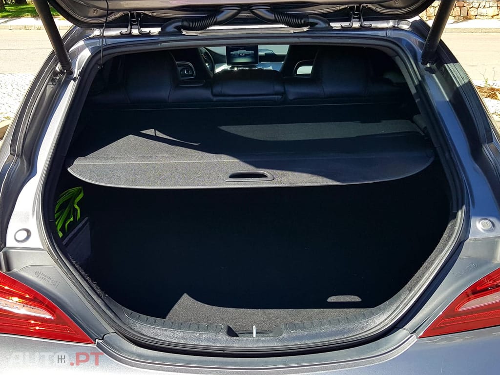 Mercedes-Benz CLA 220 Shooting Brake AMG Line