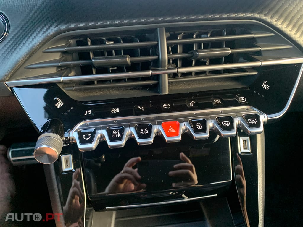 Peugeot E-208 GT