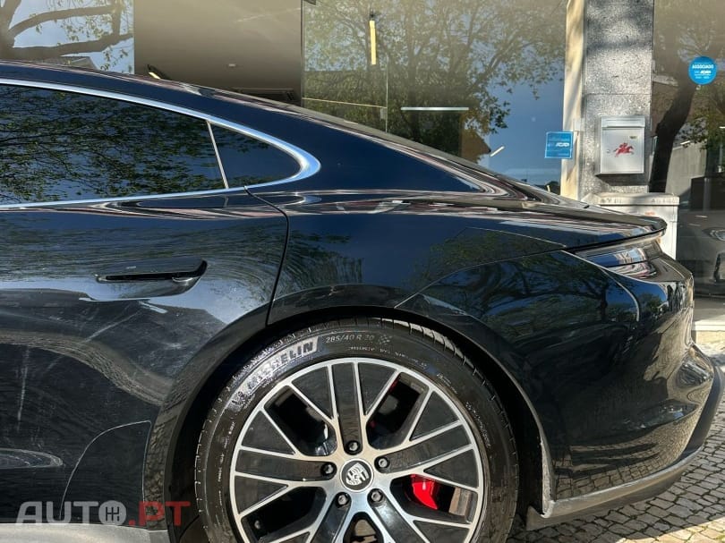 Porsche Taycan 4S