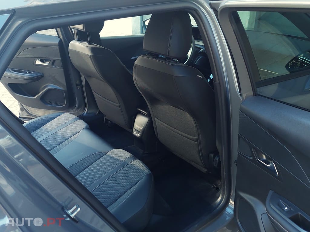 Peugeot E-2008 54 kWh Allure