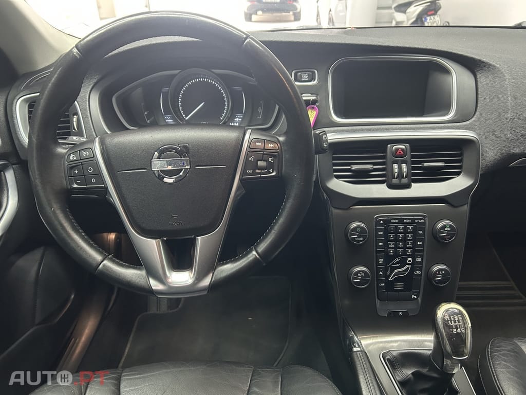Volvo V40 1.6 D2 Eco Momentum — fotografia 12