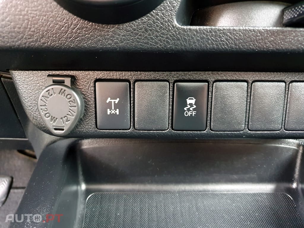 Toyota Hilux 2.4 D-4D 4WD CD CM