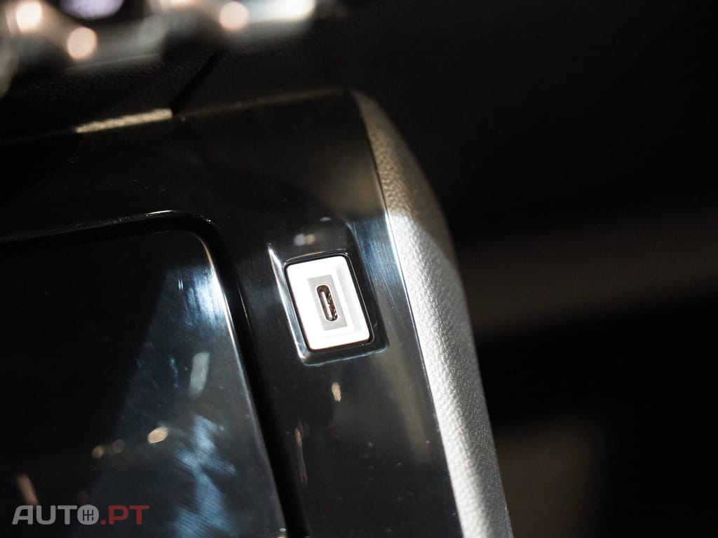 Peugeot 2008 1.2 Hybrid Allure e-DCS6