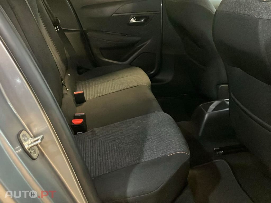 Peugeot 208 1.2 Hybrid Style e-DCS6