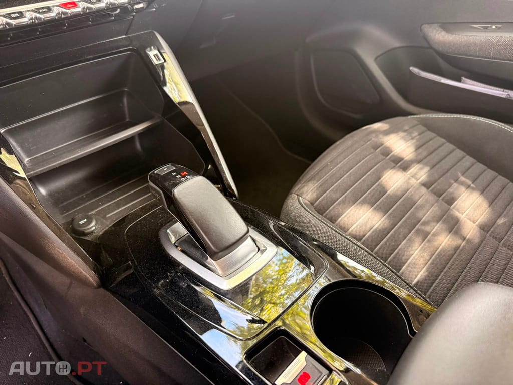Peugeot E-208 50 kWh Style