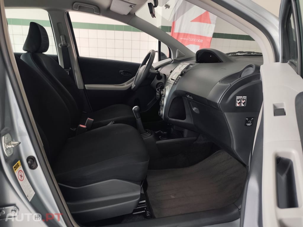 Toyota Yaris 1.0 VVT-i AC Manual