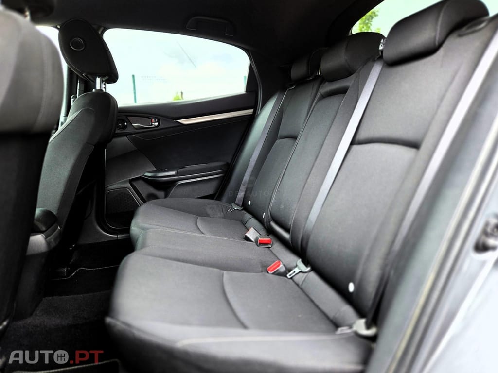 Honda Civic 1.0 i-VTEC Elegance Navi CVT