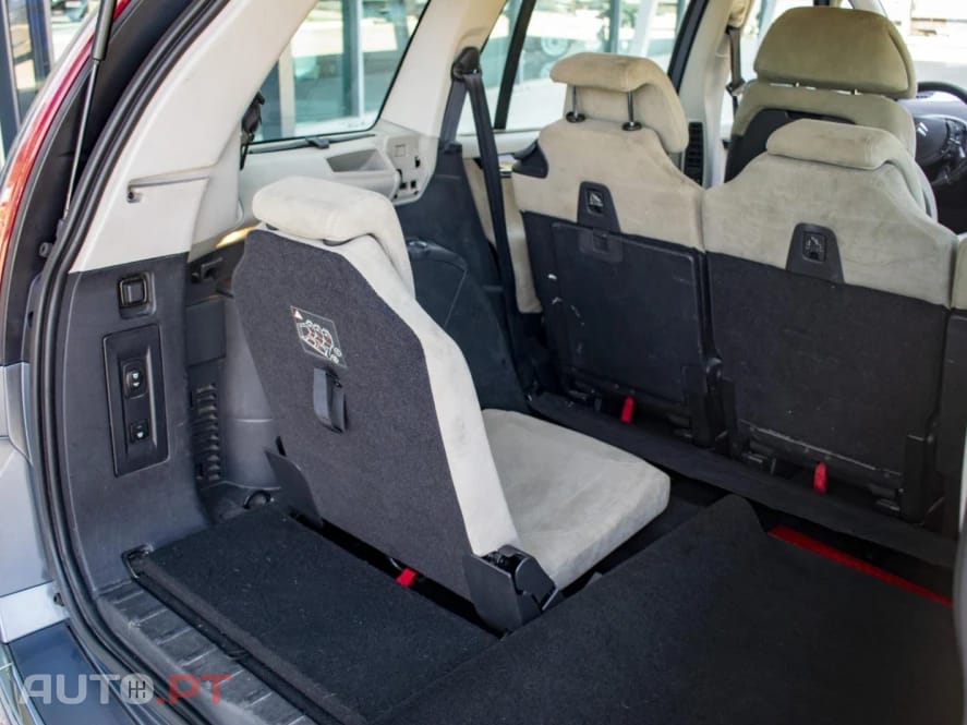 Citroen C4 Picasso Outro