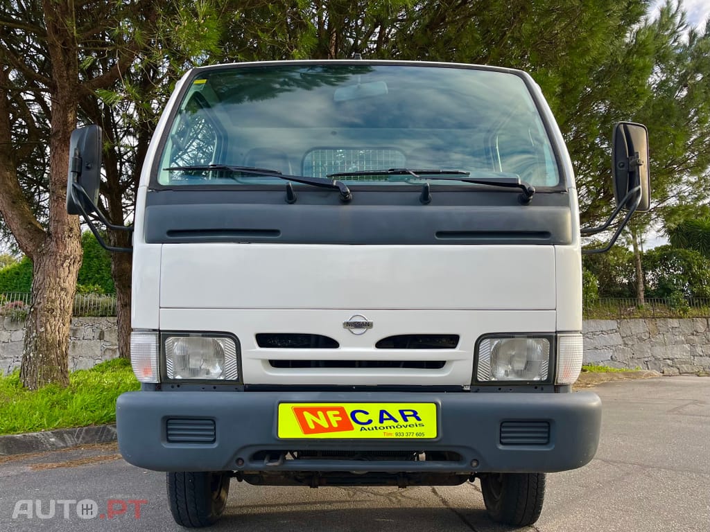 Nissan Cabstar TRIBASCULANTE