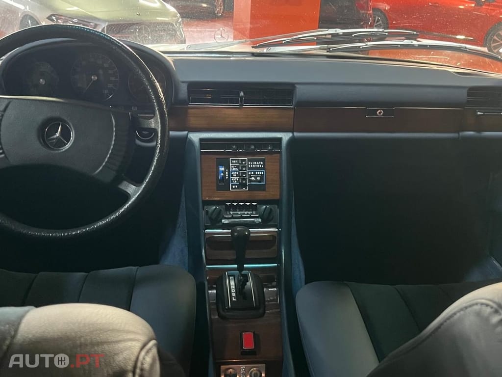 Mercedes-Benz 280 SE limousine