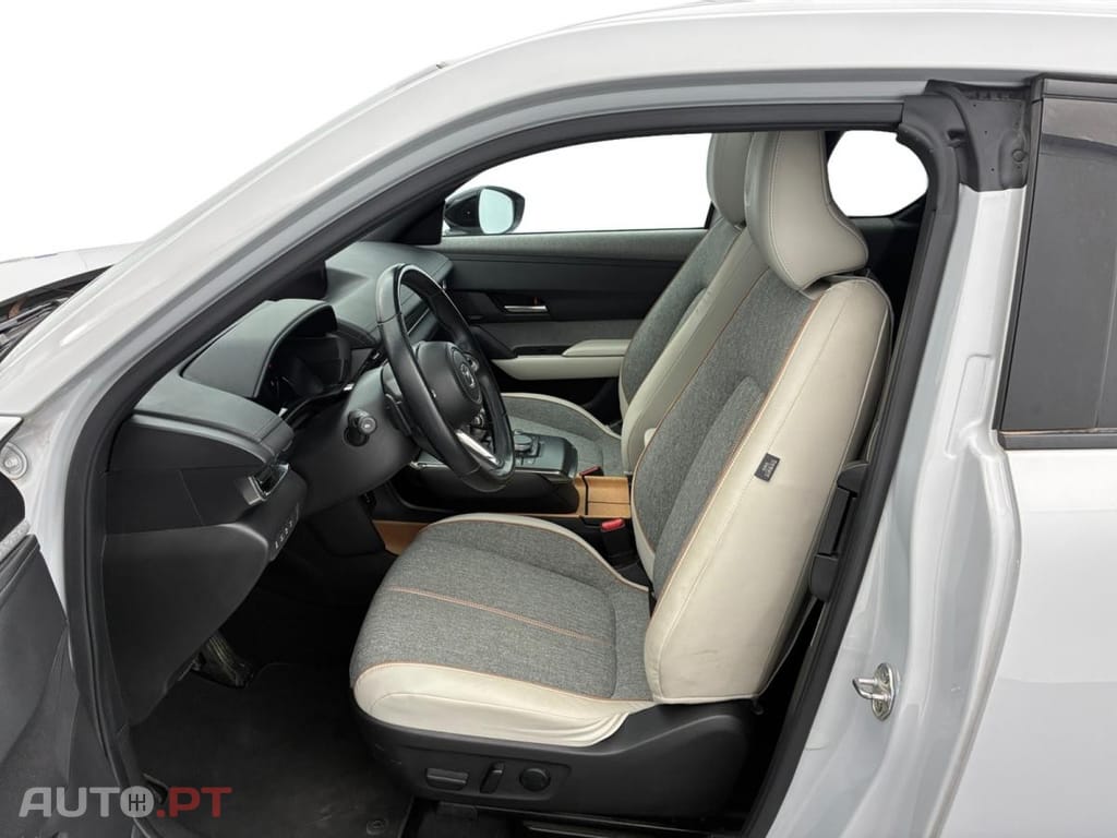 Mazda MX-30 e-Skyactiv Makoto Modern Confidence