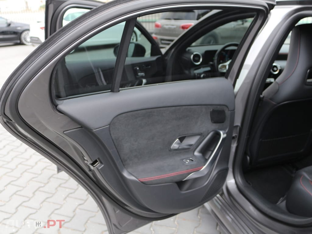 Mercedes-Benz A 250 e AMG Line