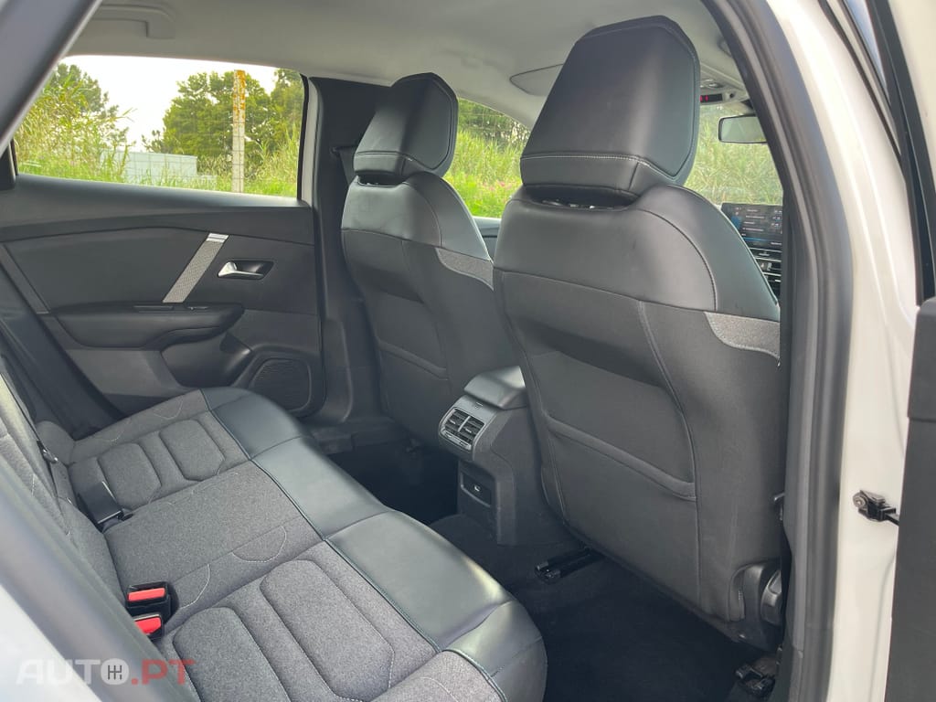 Citroen C4 PureTech 130 Stop&Start EAT8 SHINE