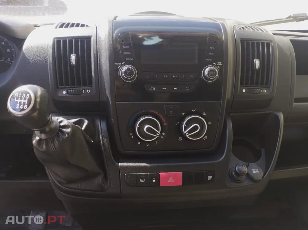 Peugeot Boxer 2.2 BLUE HDI ( CX CARGA BASCULANTE TRASEIRA)