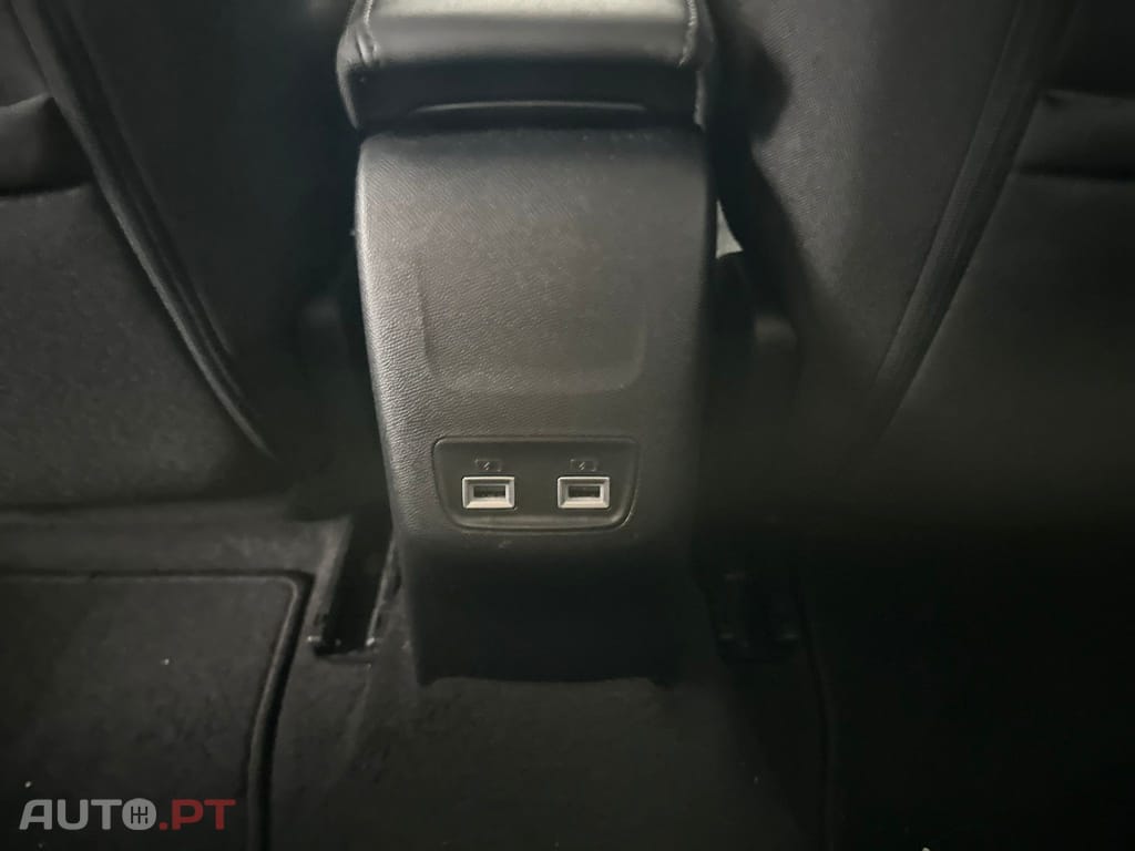 Peugeot E-2008 50 kWh Active Pack