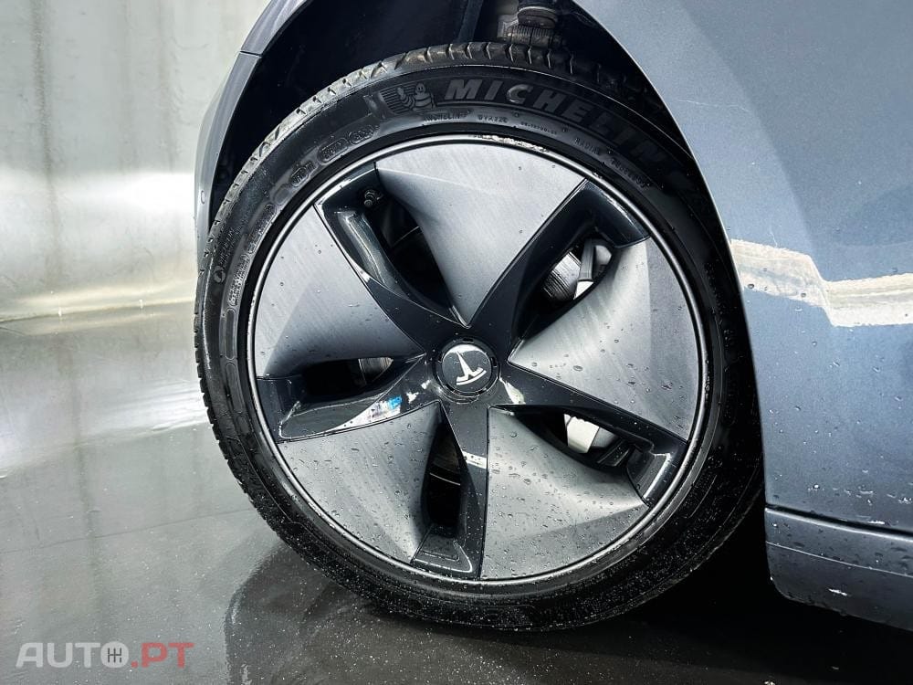 Tesla Model 3 Long-Range Dual Motor AWD