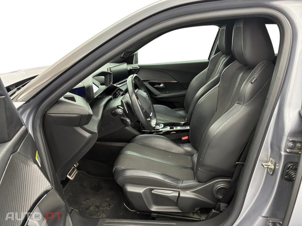 Peugeot 2008 1.2 PureTech GT EAT8