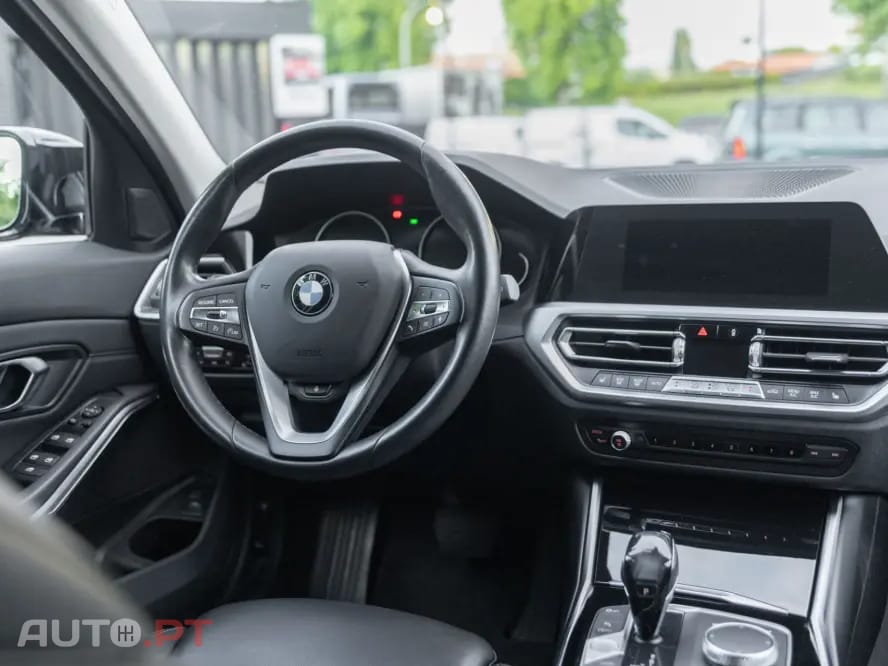 BMW 320 PACK M - LOOK M3