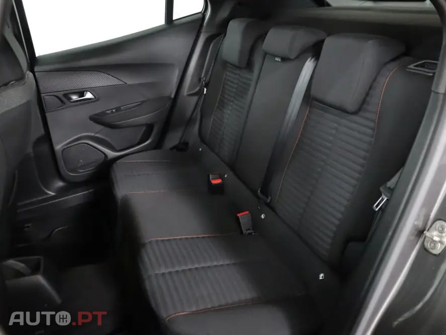 Peugeot 2008 Active Pack EAT8
