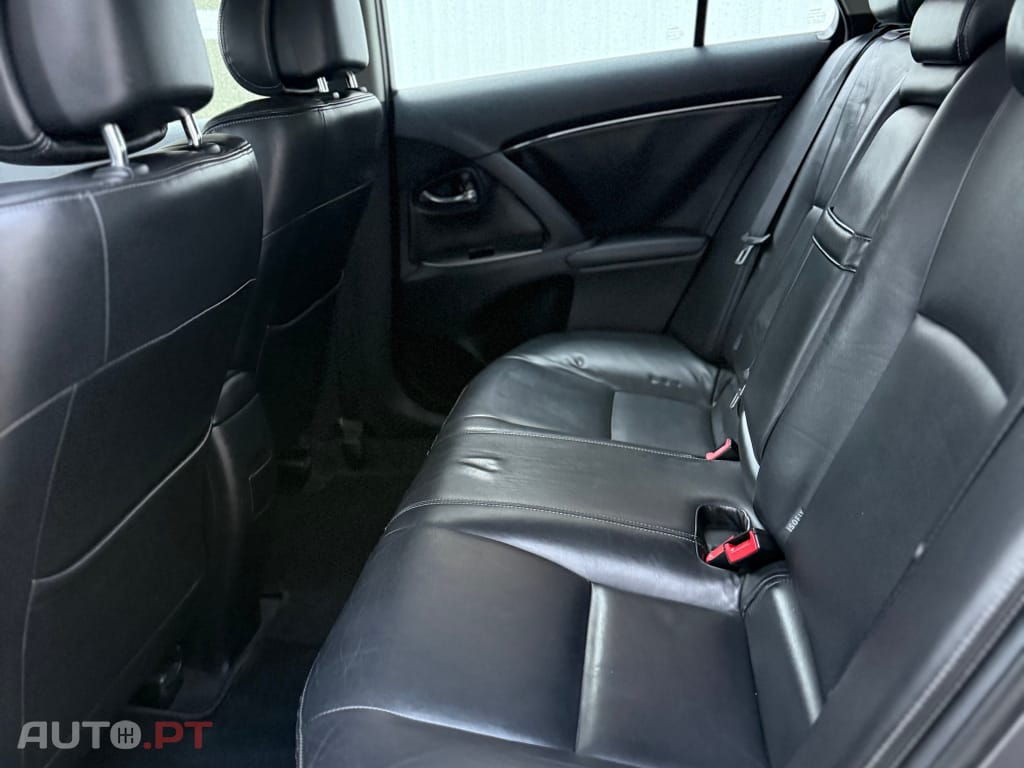 Toyota Avensis 2.0 D-4D Ex.+Pele+GPS