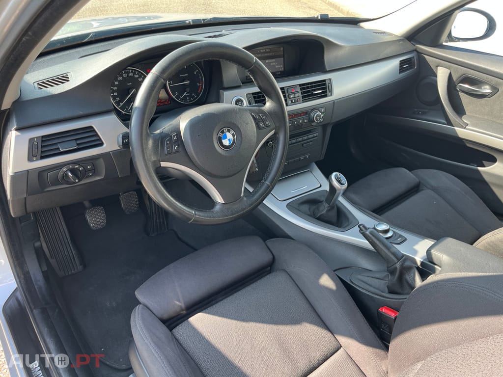 BMW 318 d Touring Navigation Sport