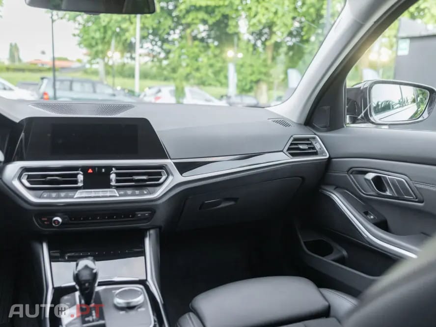 BMW 320 PACK M - LOOK M3