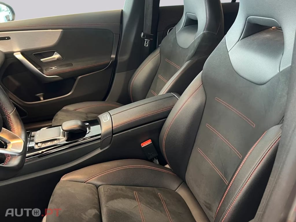 Mercedes-Benz CLA 250 I.V.A DEDUTÍVEL e SB AMG