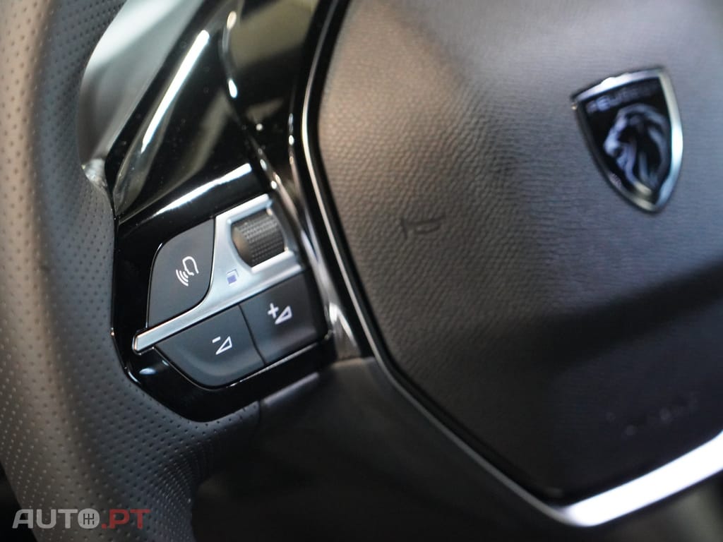 Peugeot E-2008 54 kWh GT