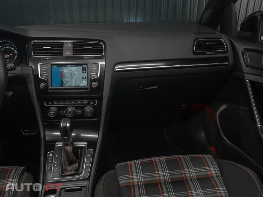 Volkswagen Golf GTI Performance BlueMotion DSG