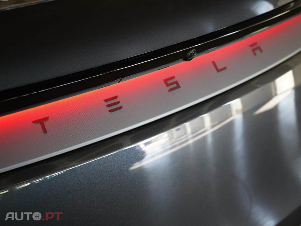 Tesla Model Y Long Range Tração Traseira