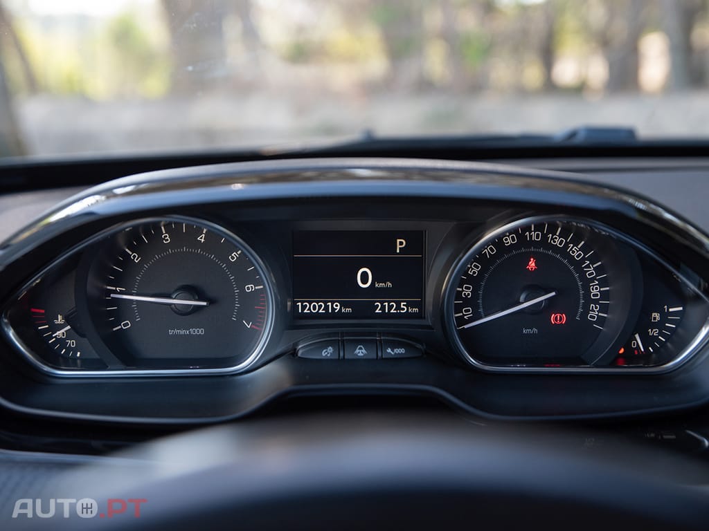 Peugeot 2008 1.2 PureTech Allure EAT6