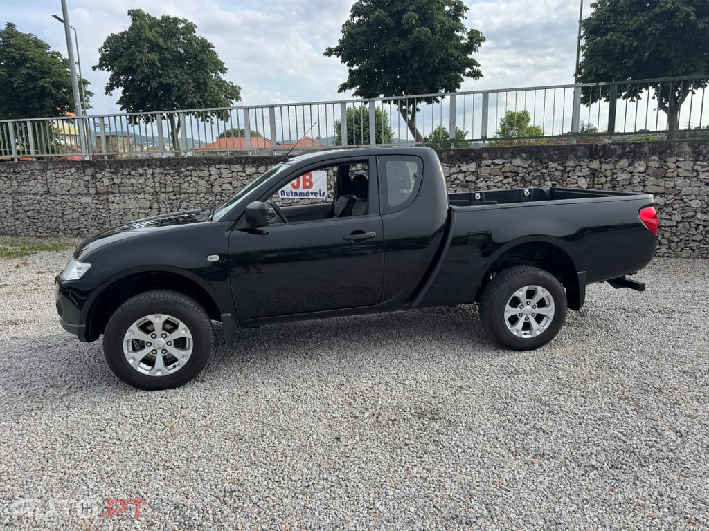 Mitsubishi L200 2.5 DI-D Club Intense 4WD