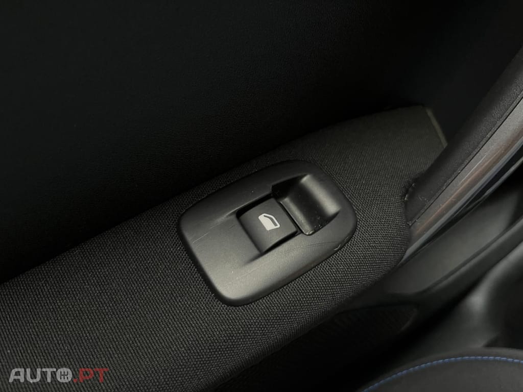 Peugeot 2008 1.2 e-VTi Style