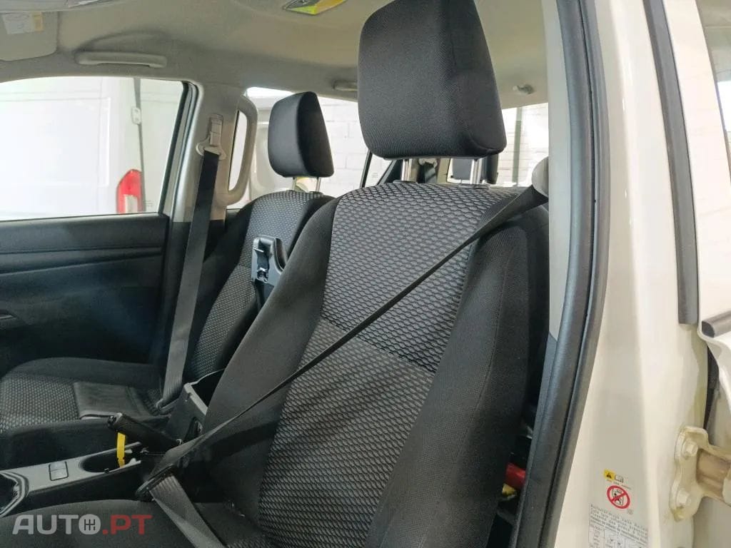 Toyota Hilux 2.4 D-4D 4WD CD CM