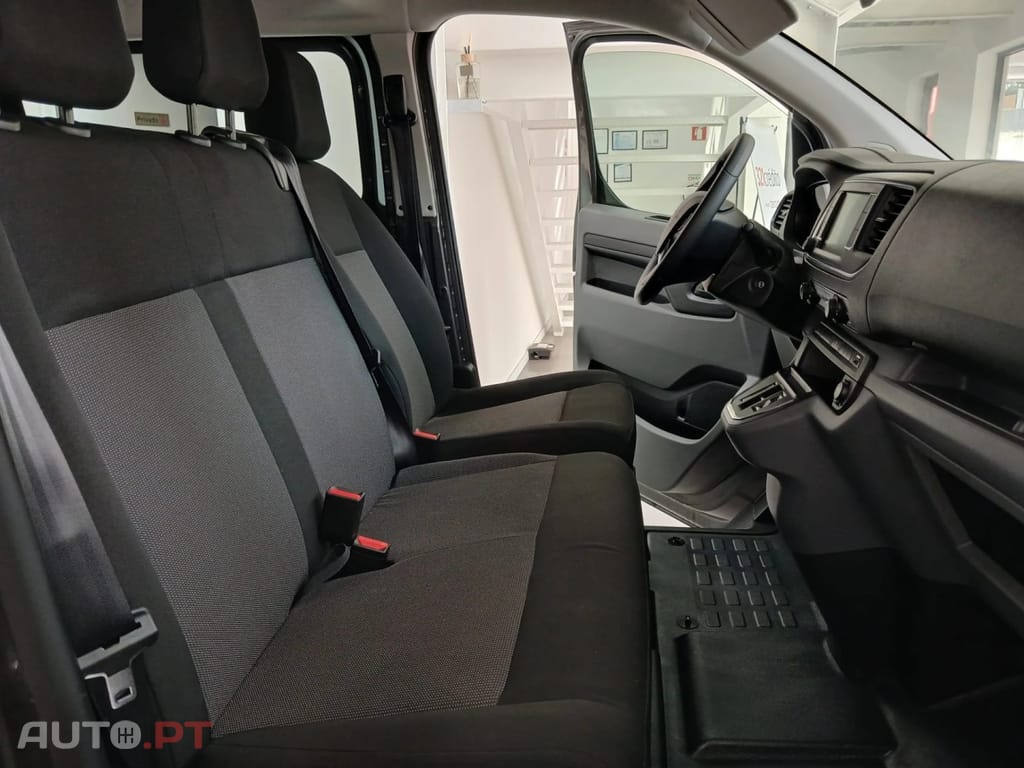 Peugeot E-Expert 50 kWh M Standard