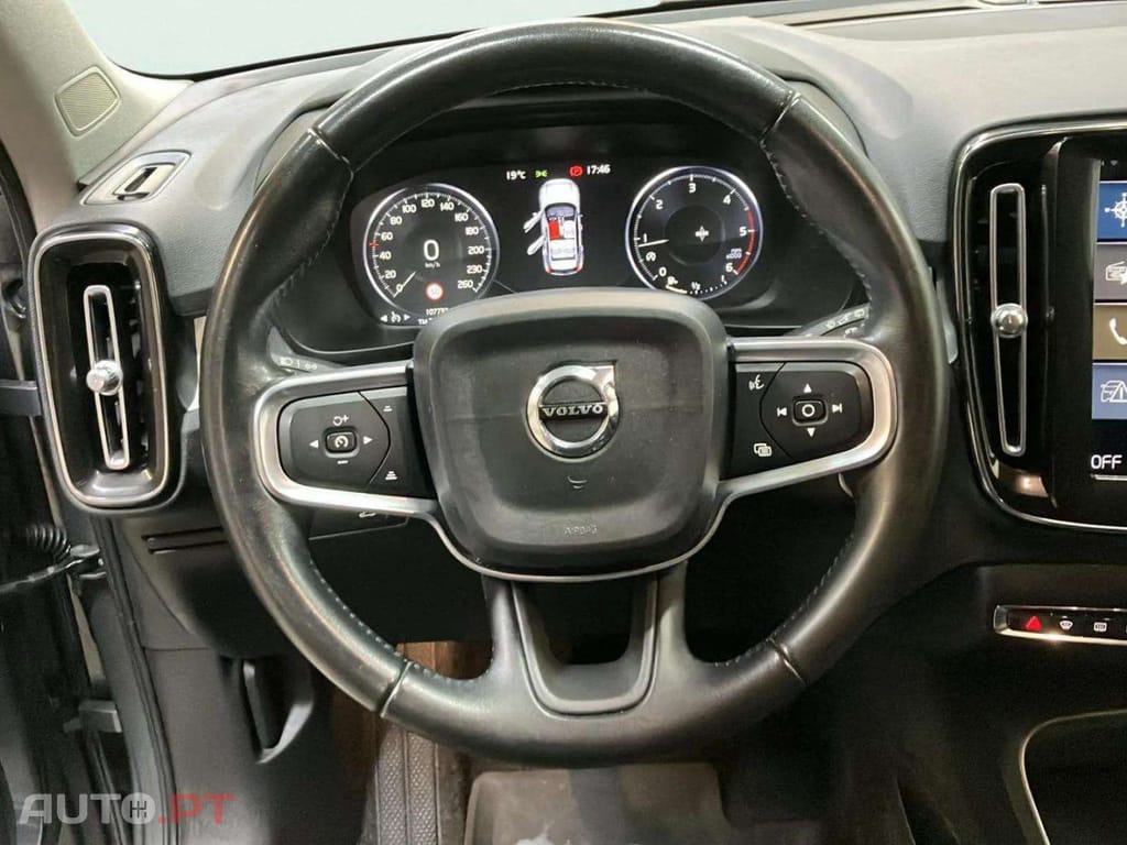 Volvo XC40 2.0 D3 150 MOMENTUM