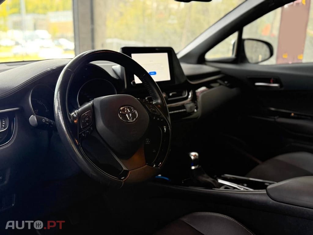 Toyota C-HR 2.0 Hybrid Team