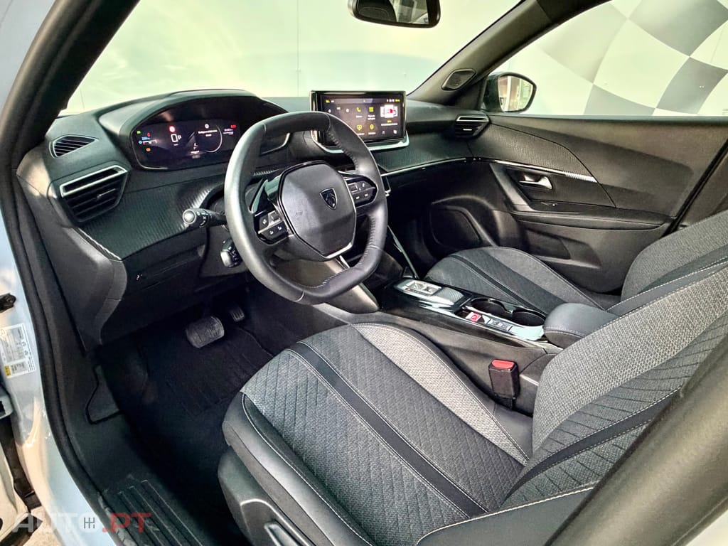 Peugeot 2008 1.2 Hybrid Allure e-DCS6