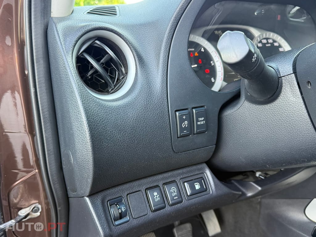 Nissan Navara 2.3 dCi CD 4WD N-Connecta Nav+Barras