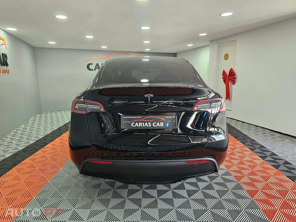 Tesla Model Y Standard Long Range RWD