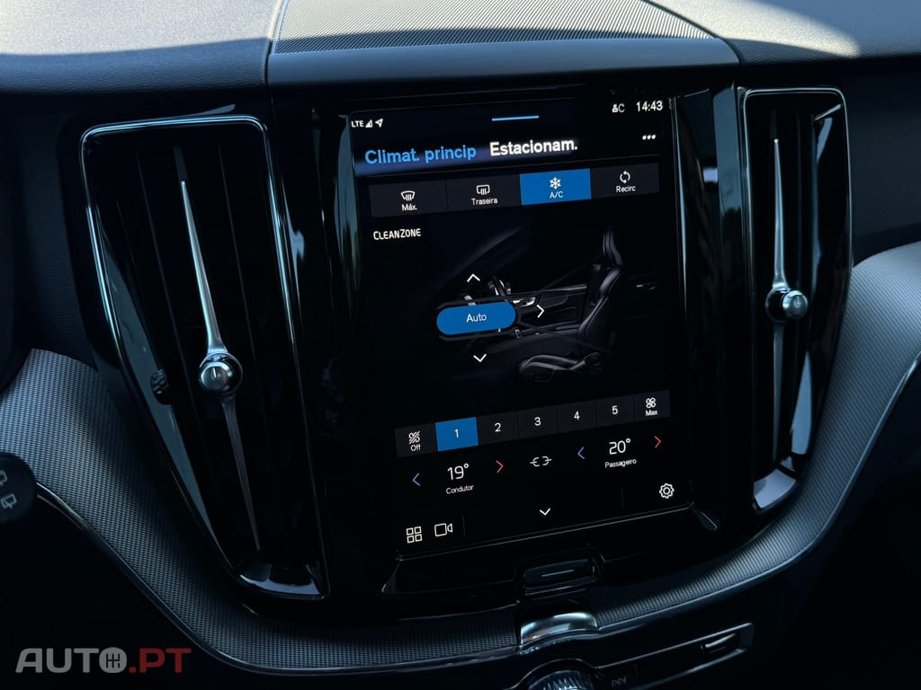 Volvo XC60 2.0 T6 PHEV Black Edition AWD