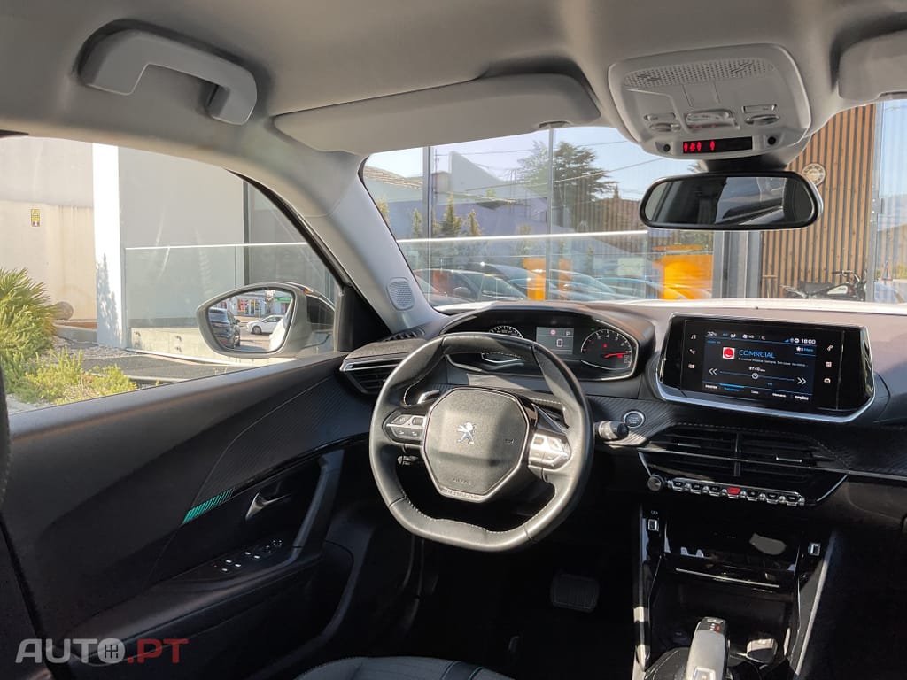 Peugeot 2008 1.2 PureTech Allure Pack EAT8