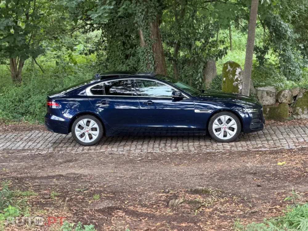 Jaguar XE 2.0 D R-Dynamic S