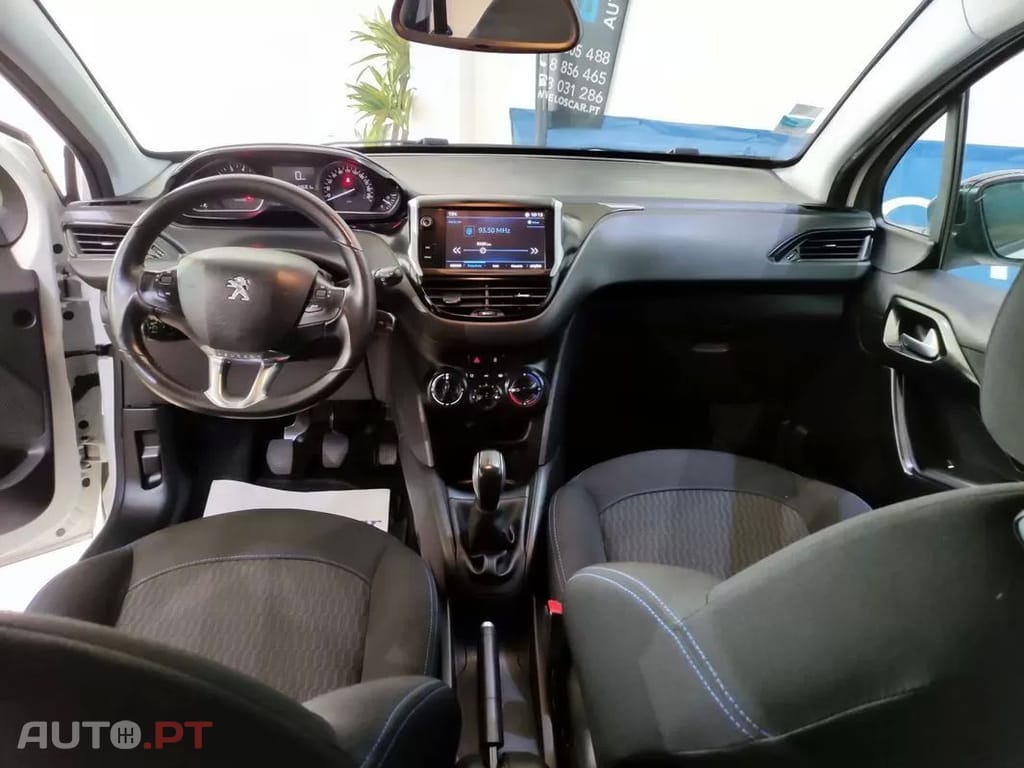 Peugeot 208  Puretech 82 Stop Start Signature