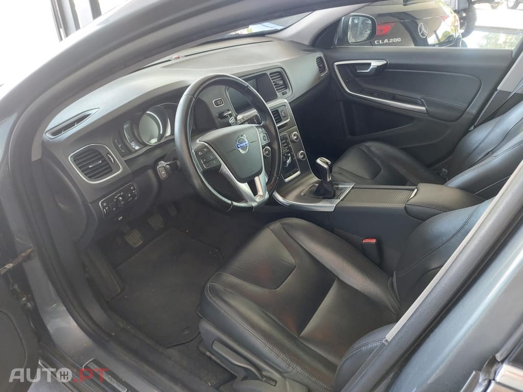 Volvo V60 2.0 D2 Momentum