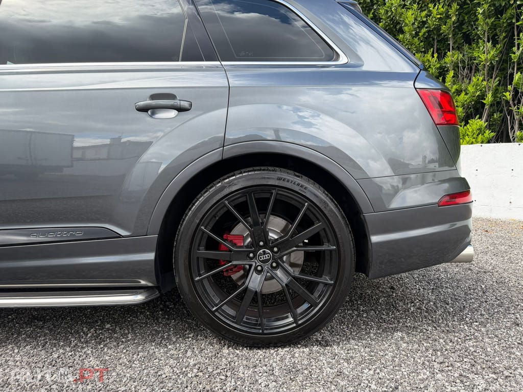 Audi Q7 3.0 TDI quattro tiptronic 7L